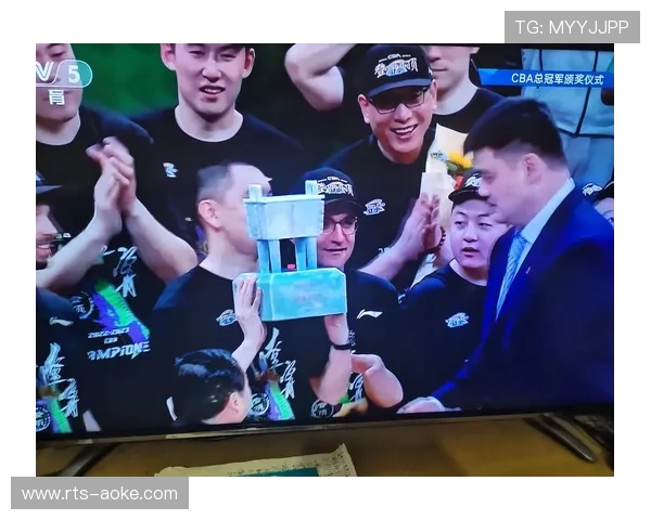 CBA总决赛奖杯“至尊鼎”的历史与象征意义 CBA总决赛奖杯“至尊鼎”的历史与象征意义