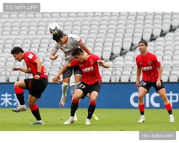 关键瞬间：成都蓉城后卫一次门线前的极限解围拯救球队